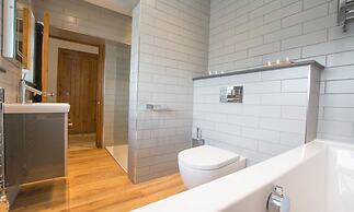 Beach Breeze Croyde 2 Bed, Sleeps 4-5, Sea Beach Views