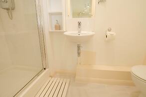 Clifton Court Apt 15 With Heated Pool