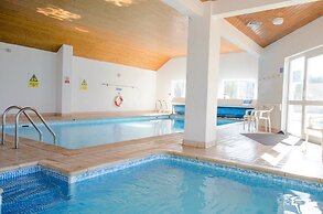Clifton Court Apt 15 With Heated Pool