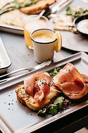 Five Elements Luxury Rooms