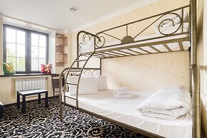 Winterfell on Tretyakovskaya