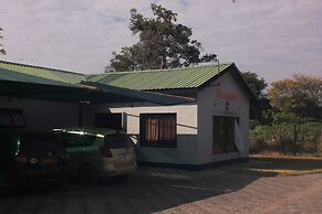 Acamms Gardens Lodge Mongu