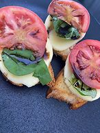 The Leslie - Bed & Breakfast