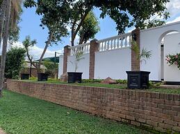 The Leslie - Bed & Breakfast