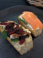 The Leslie - Bed & Breakfast