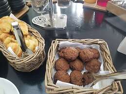 The Leslie - Bed & Breakfast