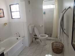 The Leslie - Bed & Breakfast