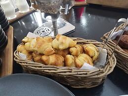 The Leslie - Bed & Breakfast