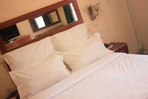 Golden Pillow Lodge Monze