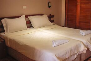 Golden Pillow Lodge Monze