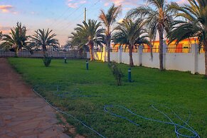 Golden Pillow Lodge Monze