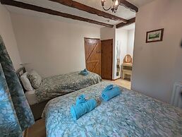 Cwmbach Cottages
