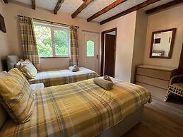Cwmbach Cottages