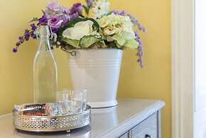 JOIVY Luxury Carlton Terrace Main Door Apartment