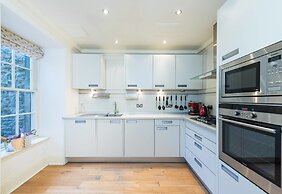 JOIVY Luxury Carlton Terrace Main Door Apartment