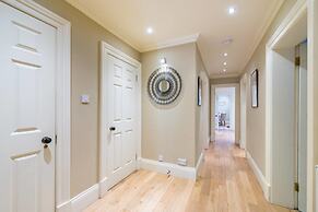 JOIVY Luxury Carlton Terrace Main Door Apartment