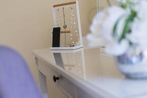 JOIVY Luxury Carlton Terrace Main Door Apartment