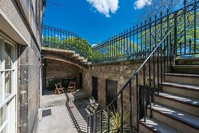 JOIVY Luxury Carlton Terrace Main Door Apartment