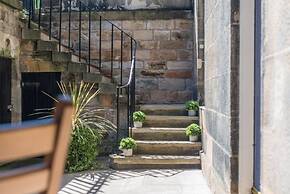 JOIVY Luxury Carlton Terrace Main Door Apartment