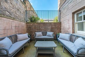 JOIVY Luxury Carlton Terrace Main Door Apartment