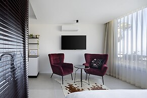 Urbanica Carmel