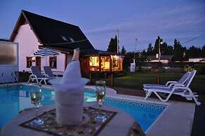 Apart Samay Hue Bungalows