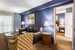 The Plaza Inn & Suites