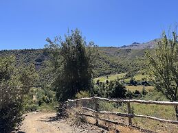 Cabañas entre montañas con tinajas calientes