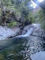 Cabañas entre montañas con tinajas calientes