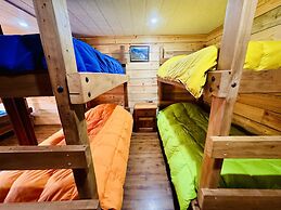 Cabañas entre montañas con tinajas calientes