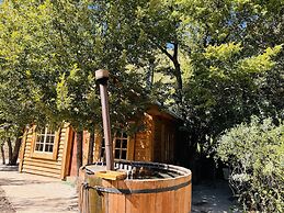 Cabañas entre montañas con tinajas calientes