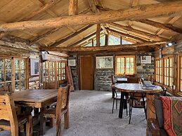 Cabañas entre montañas con tinajas calientes