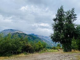 Cabañas entre montañas con tinajas calientes