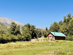 Cabañas entre montañas con tinajas calientes