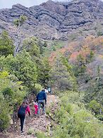 Cabañas entre montañas con tinajas calientes