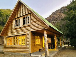 Cabañas entre montañas con tinajas calientes