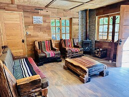 Cabañas entre montañas con tinajas calientes