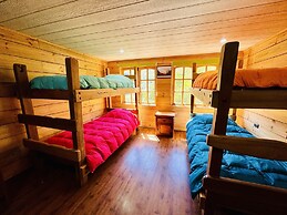 Cabañas entre montañas con tinajas calientes