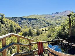 Cabañas entre montañas con tinajas calientes