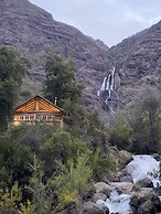 Cabañas entre montañas con tinajas calientes