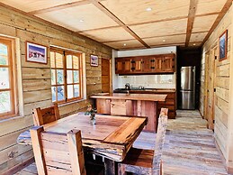 Cabañas entre montañas con tinajas calientes