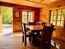 Cabañas entre montañas con tinajas calientes