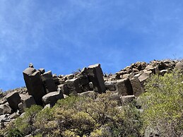 Cabañas entre montañas con tinajas calientes