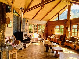 Cabañas entre montañas con tinajas calientes