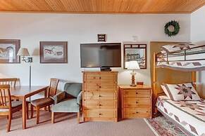 Studio Colorado Vacation Rental Located near River Run Village with Ho