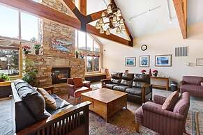 Studio Colorado Vacation Rental Located near River Run Village with Ho