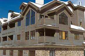 Studio Colorado Vacation Rental Located near River Run Village with Ho