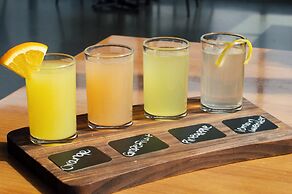 Hotel Indigo Everett - Waterfront Place by IHG