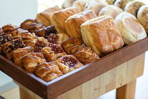 Hotel Indigo Everett - Waterfront Place by IHG