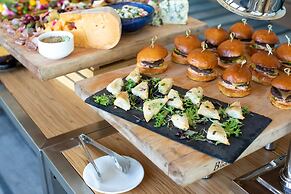 Hotel Indigo Everett - Waterfront Place by IHG